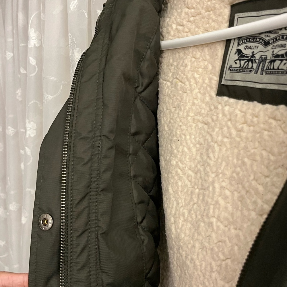 LEVIS Olive Green Sherpa Lined Women's Parka Coat Size Medium - Picture 14 of 16